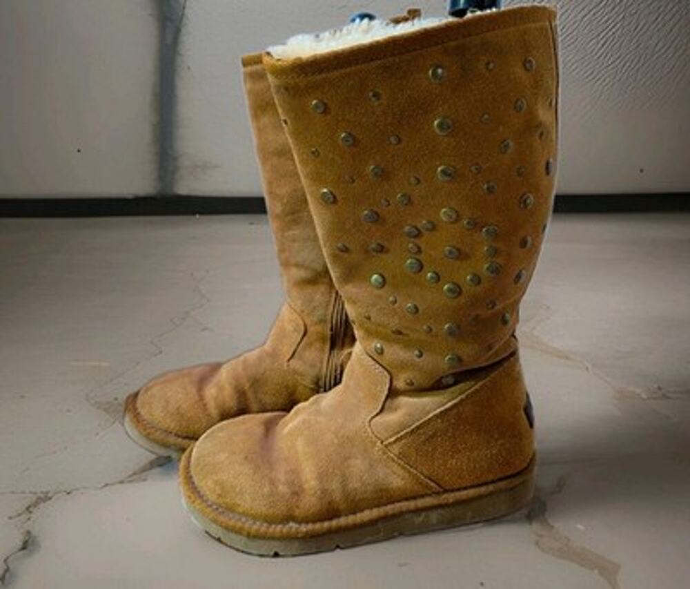 UGG Australia Sunburst Tall Studded Suede Boots Chestnut Brown Womens Sz 6 5478